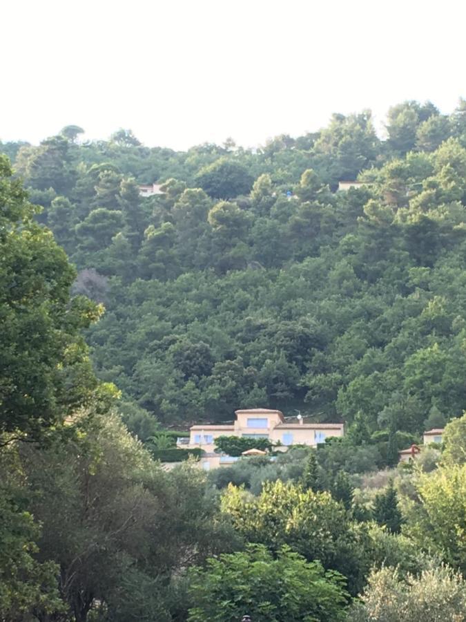 Les Volets Bleus Hotel Spéracèdes Bagian luar foto