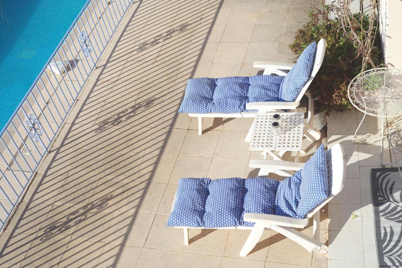Les Volets Bleus Hotel Spéracèdes Bagian luar foto