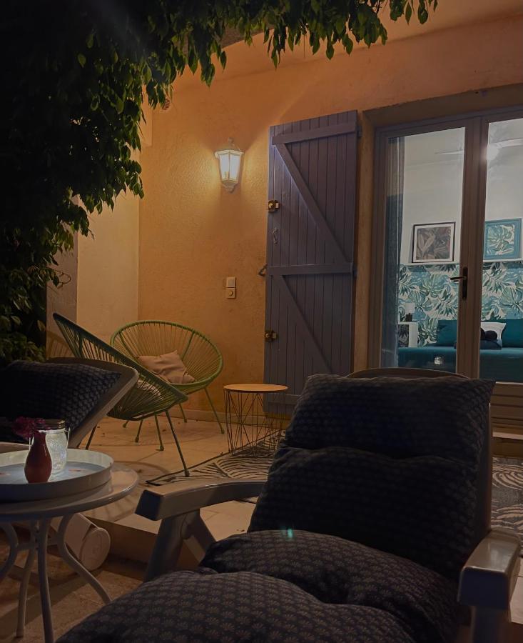 Les Volets Bleus Hotel Spéracèdes Bagian luar foto