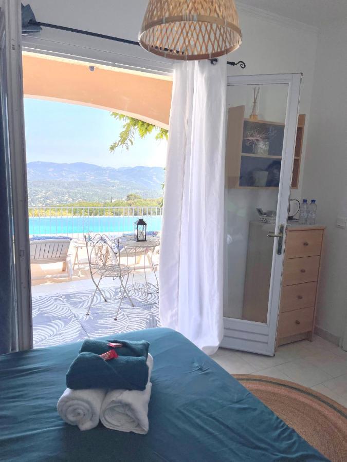 Les Volets Bleus Hotel Spéracèdes Bagian luar foto